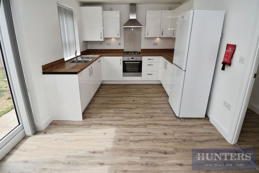 Property photo 3 of 13 Kitchen