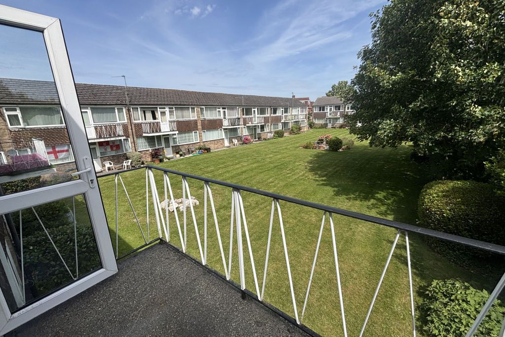 Property photo 2 of 9 Balcony