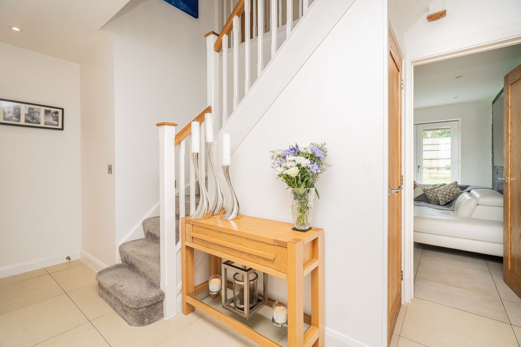 Property photo 2 of 37