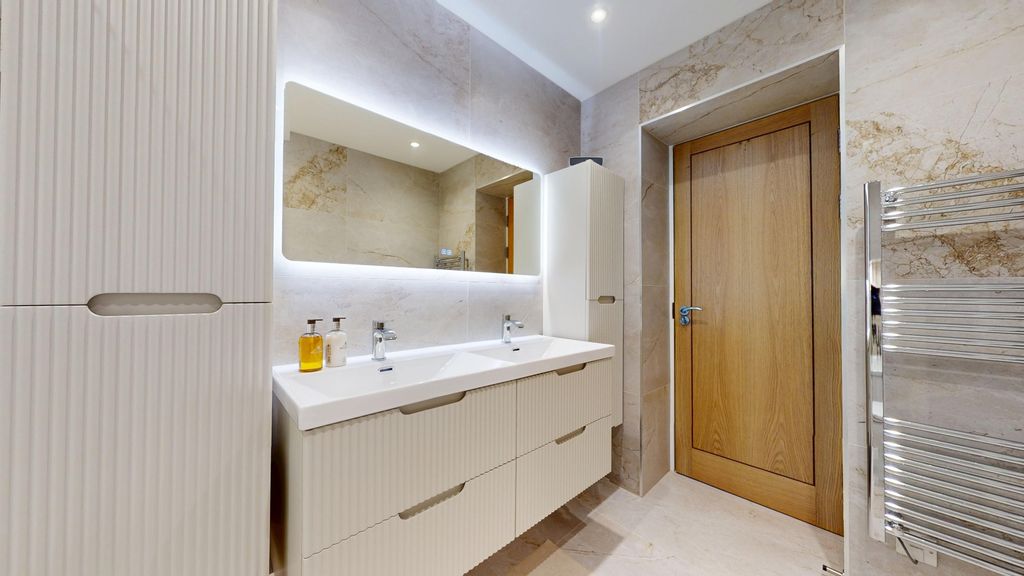 Property photo 2 of 35 5025223