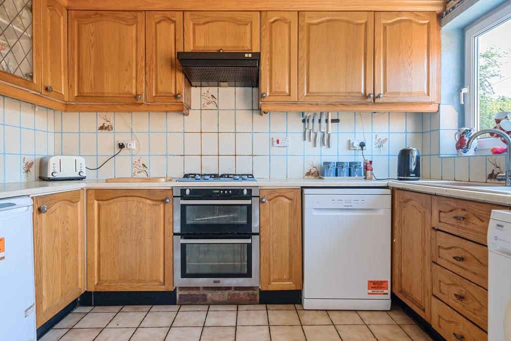 Property photo 3 of 18 Kitchen