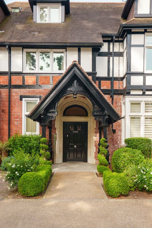 Additional image 21 of 3 bed flat for saleQueen Elizabeth Crescent, Beaconsfield, Buckinghamshire HP9