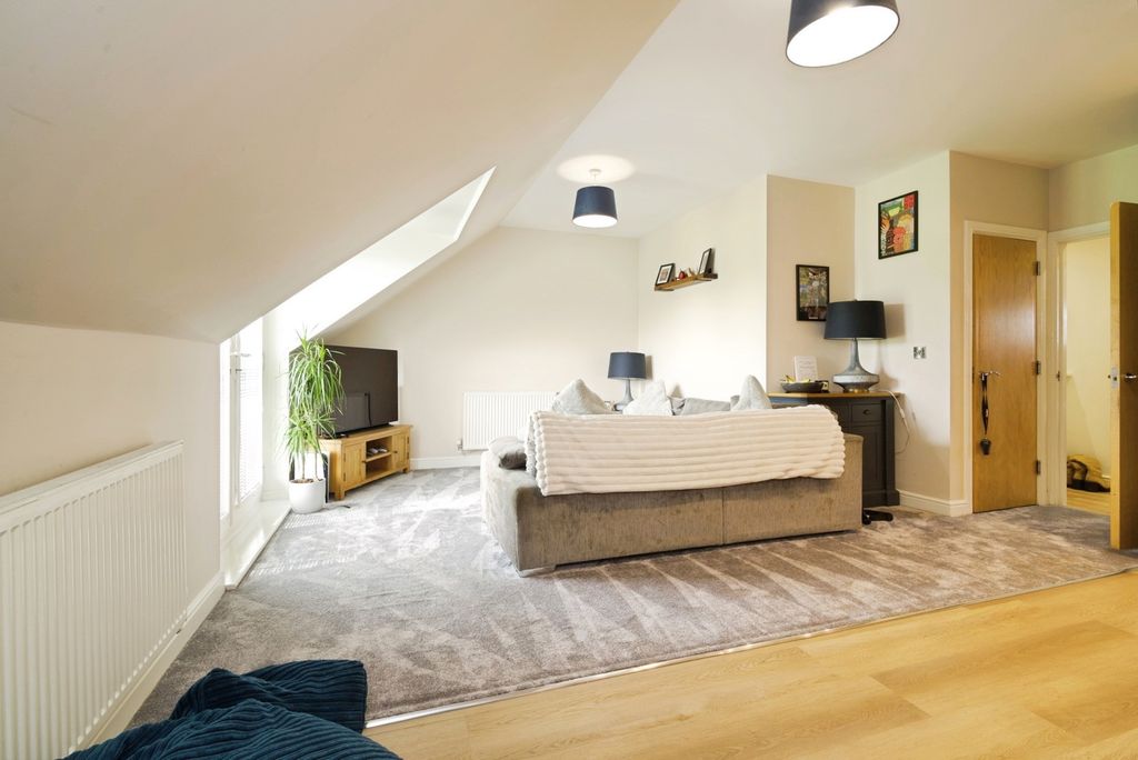 Property photo 3 of 13 Pbox-Img.Jpg
