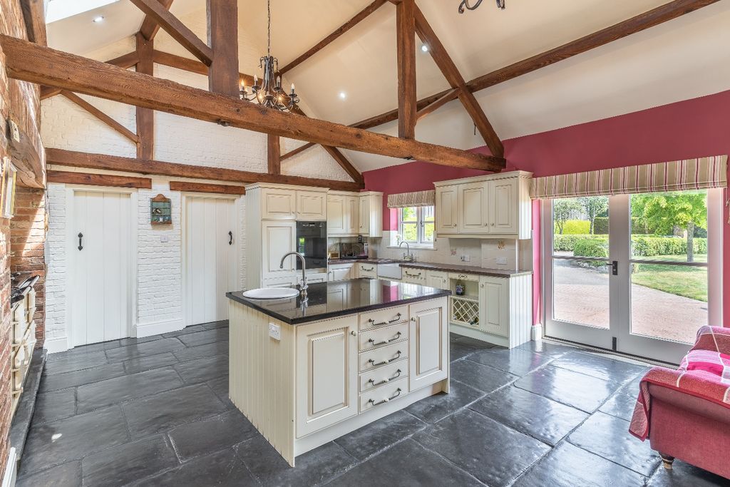 Property photo 2 of 25 3031275