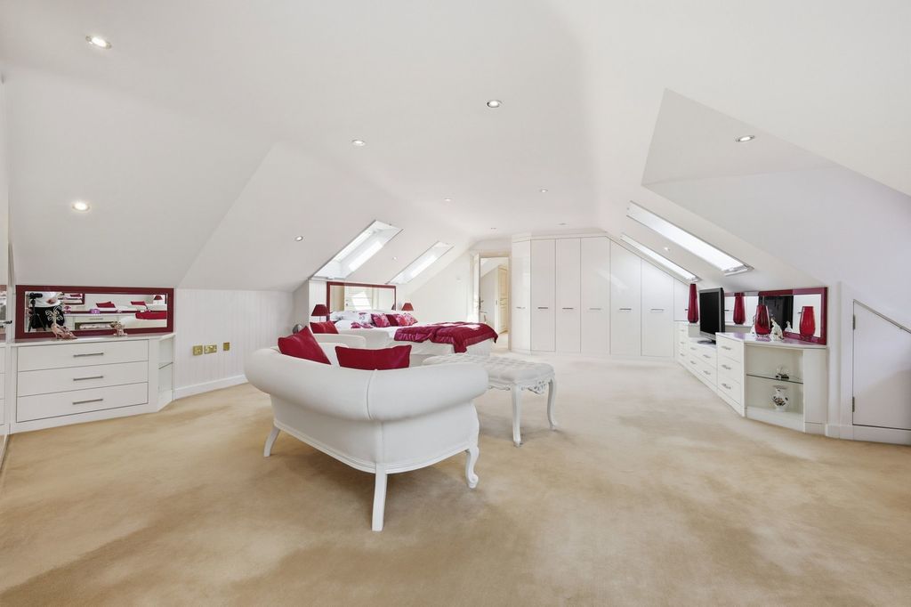 Additional image 46 of 5 bed detached house for saleWambrook Close, Hutton Mount, Brentwood CM13