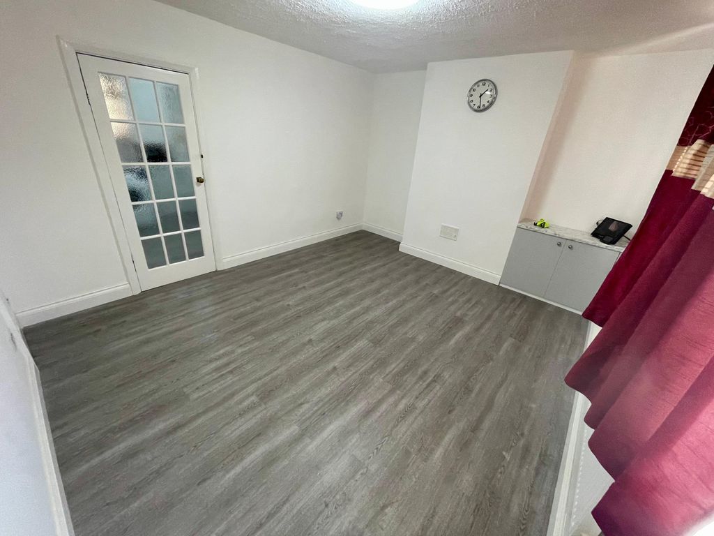 Property photo 3 of 16 Gallery