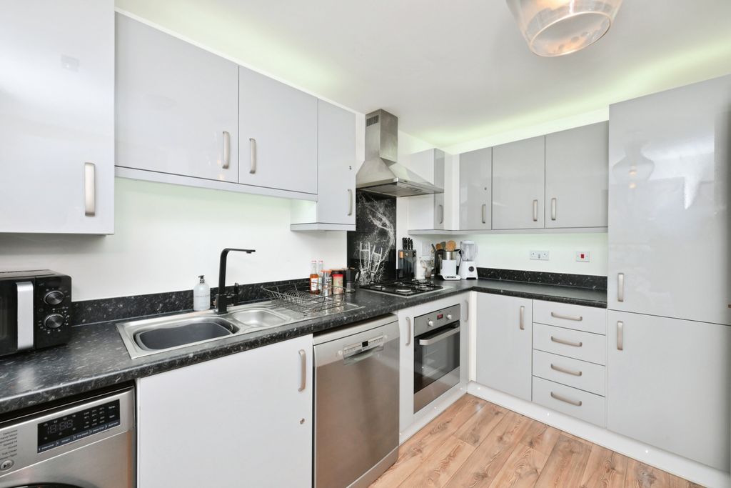 Property photo 3 of 22