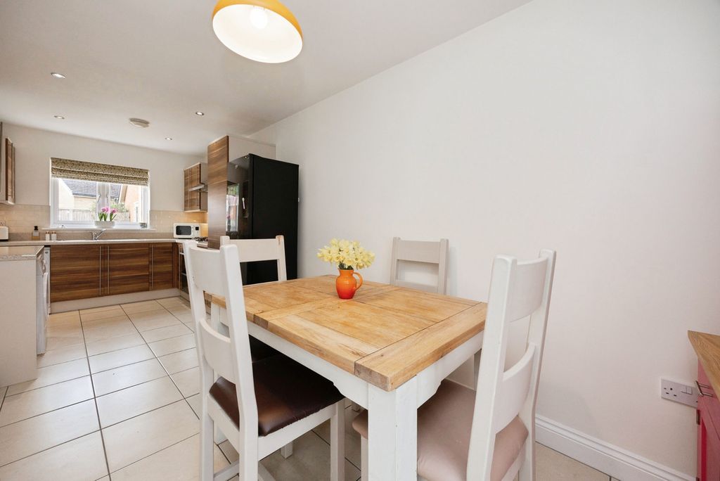 Property photo 2 of 27