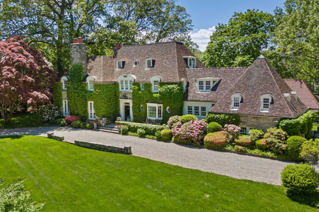 Property photo 1 of 31