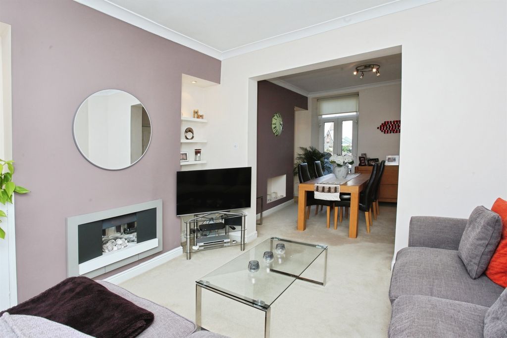 Property photo 2 of 28