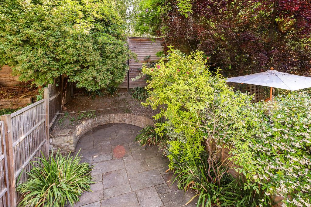 Property photo 3 of 14 Garden