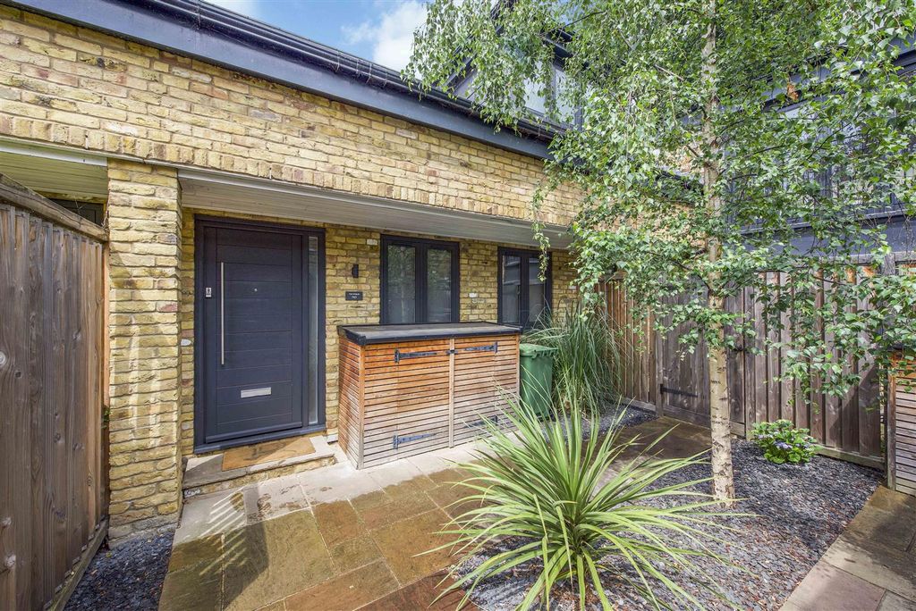 Additional image 12 of 2 bed flat for saleStation Road, Hampton TW12