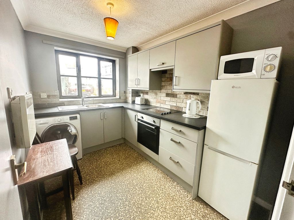 Property photo 2 of 11 Doves Court