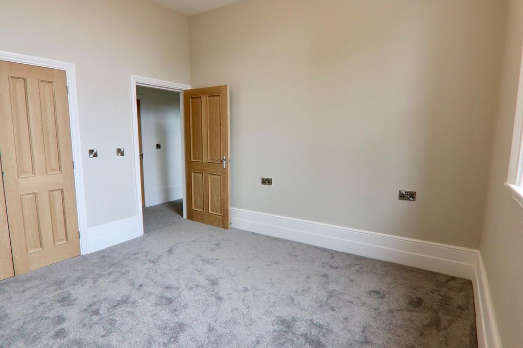 Property photo 2 of 18 Gallery