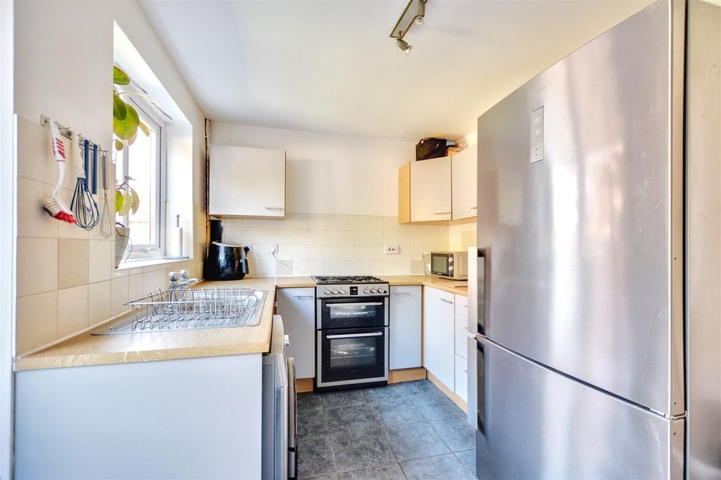 Property photo 3 of 12 Kitchen