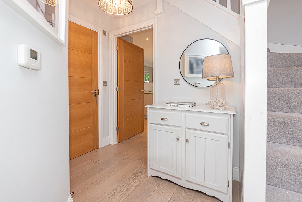 Property photo 2 of 12 Hallway