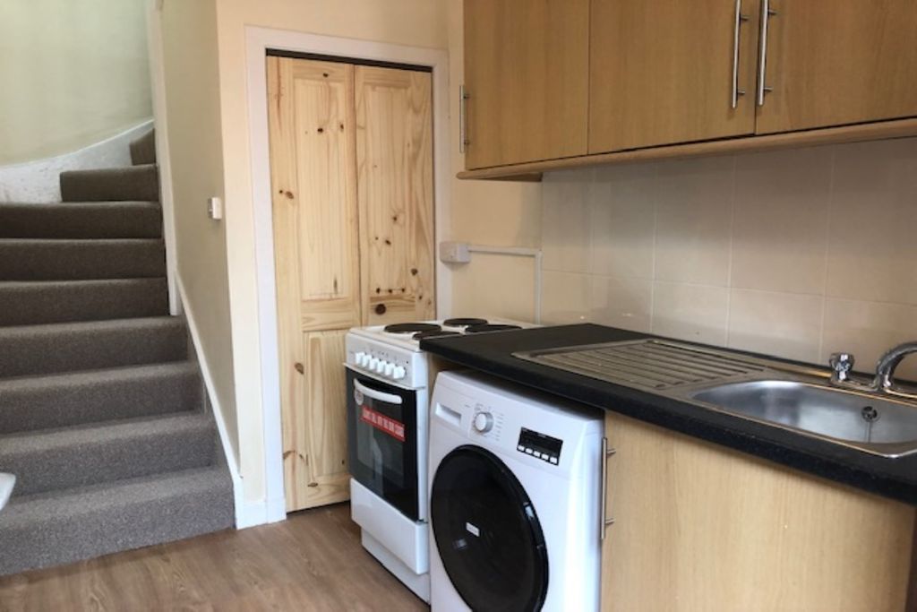 Property photo 2 of 4 Kitchenette