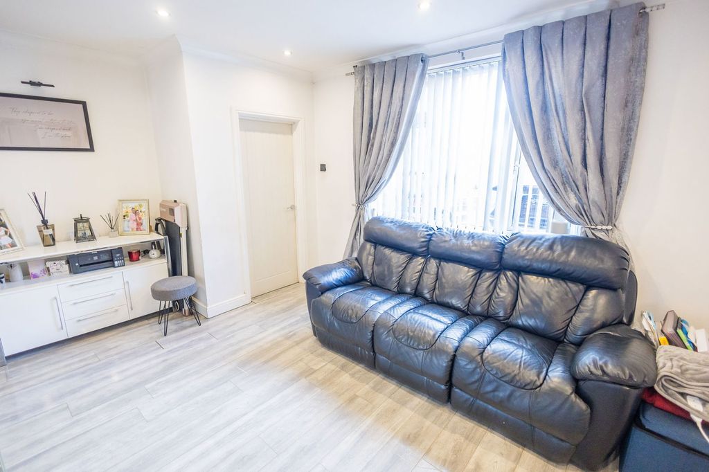 Property photo 3 of 22