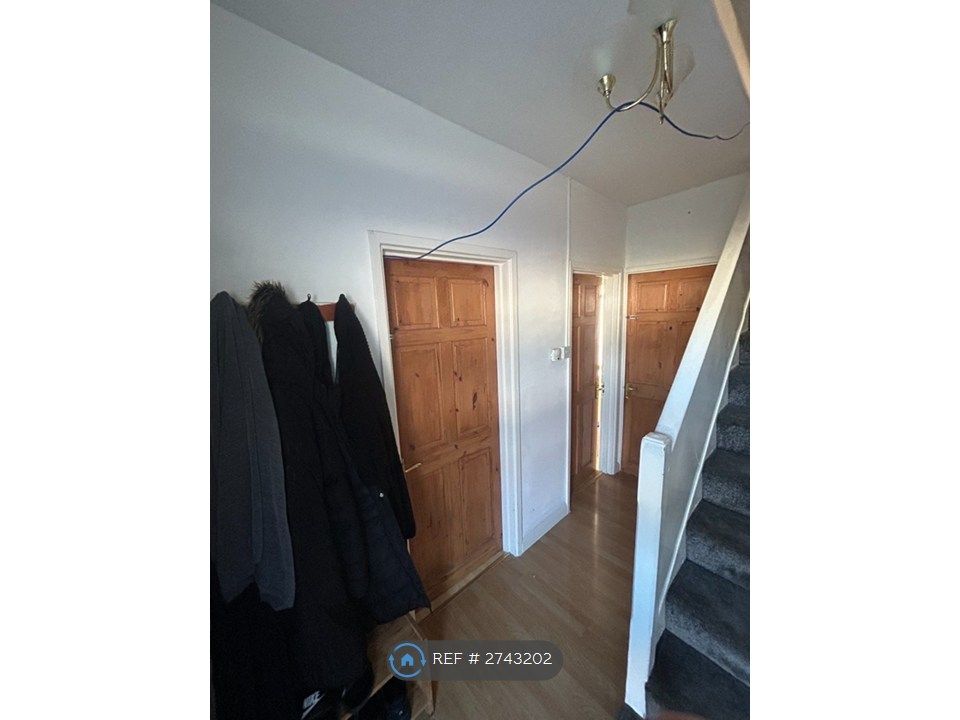 Property photo 3 of 8 Landing Ground Floor