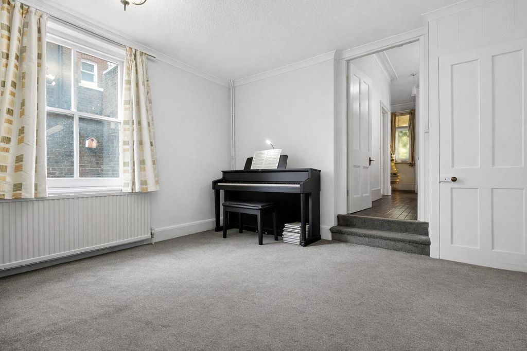 Additional image 5 of 5 bed semi-detached house for saleBeach Road, Littlehampton BN17