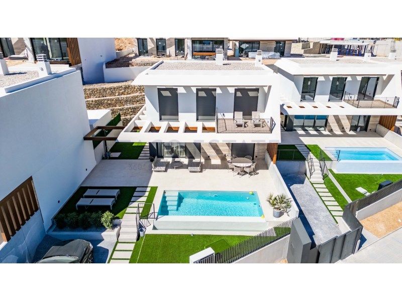 Property photo 1 of 35