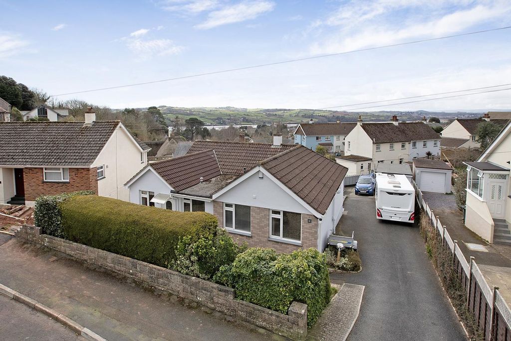 Property photo 2 of 27