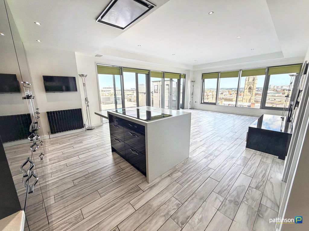 Property photo 1 of 25
