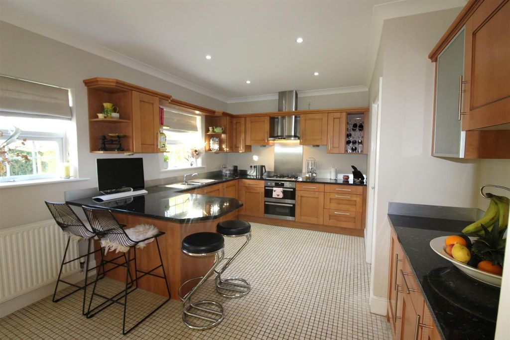 Property photo 3 of 29 Kitchen