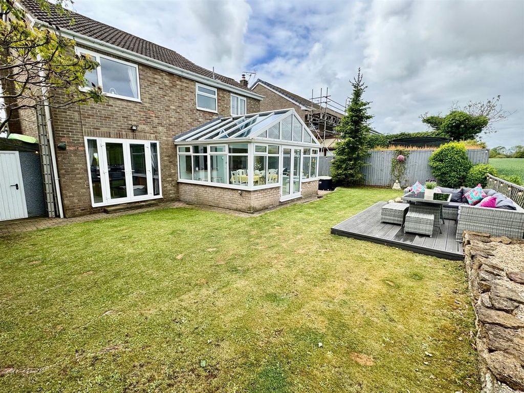 Property photo 2 of 29 Garden 5.Jpg