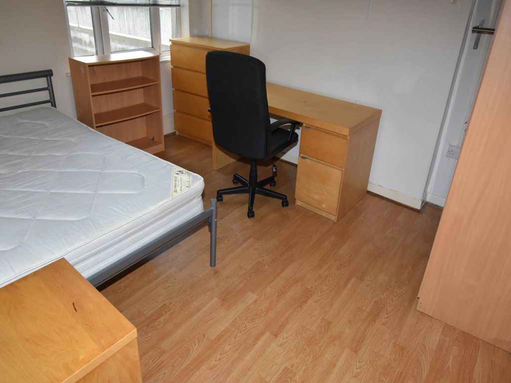 Property photo 2 of 12 Bedroom 1