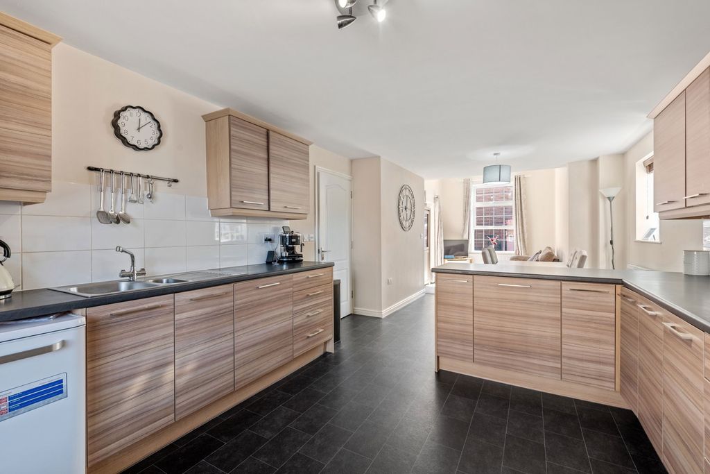 Property photo 2 of 35