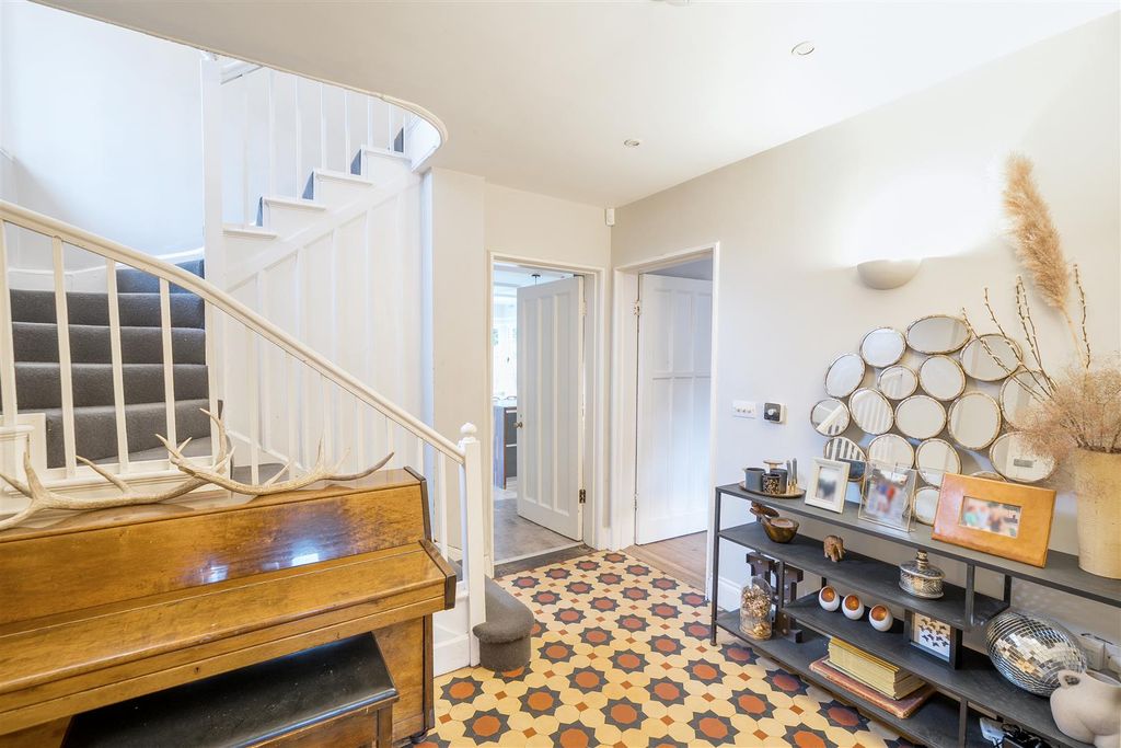 Property photo 2 of 19 Entrance Hall.Jpg