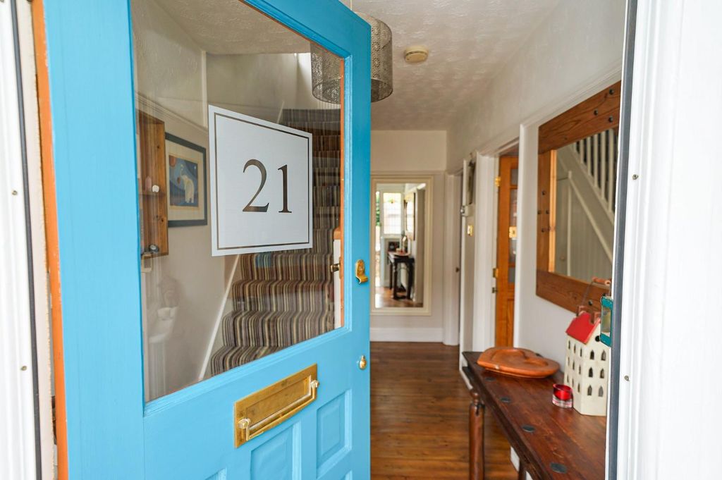 Property photo 2 of 23