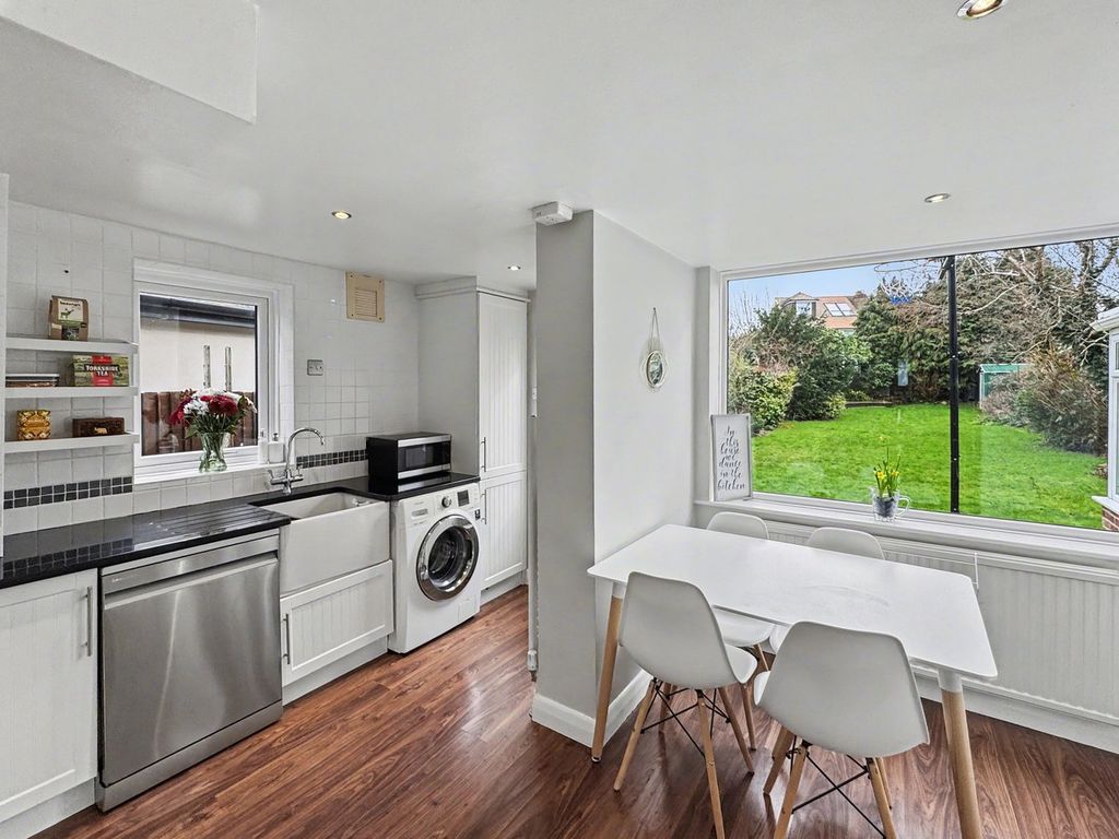 Property photo 3 of 27