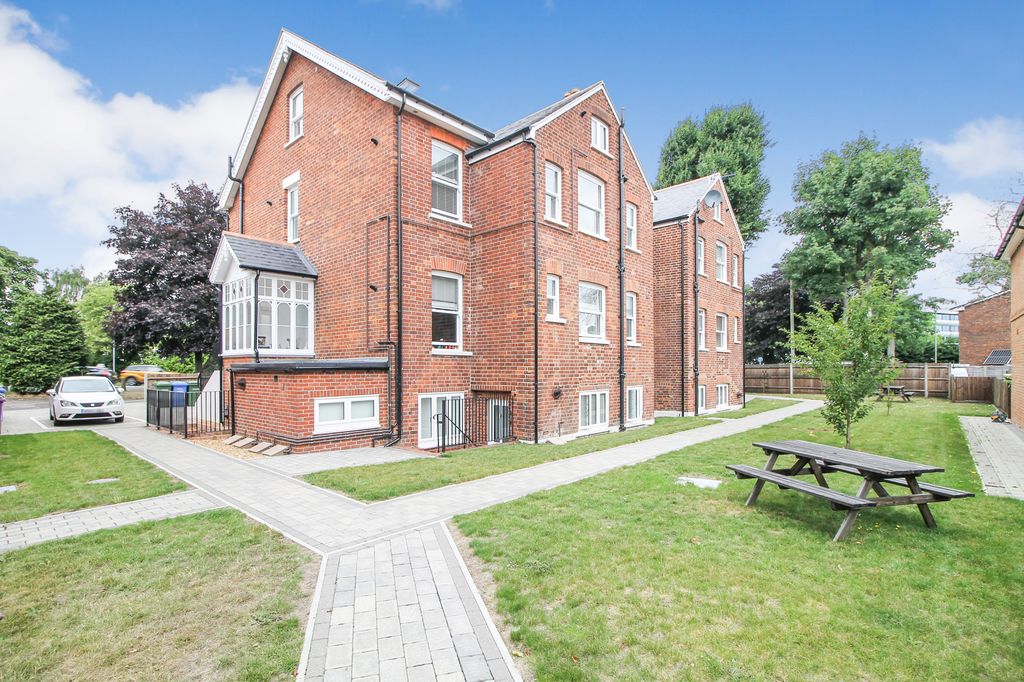 Property photo 1 of 9