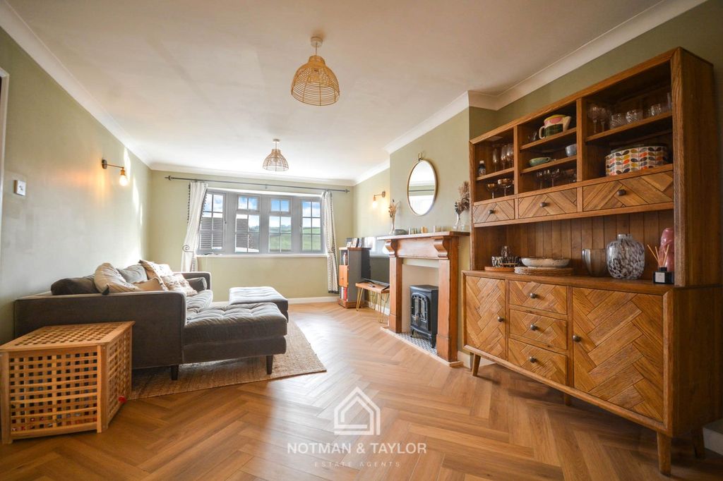 Property photo 3 of 27