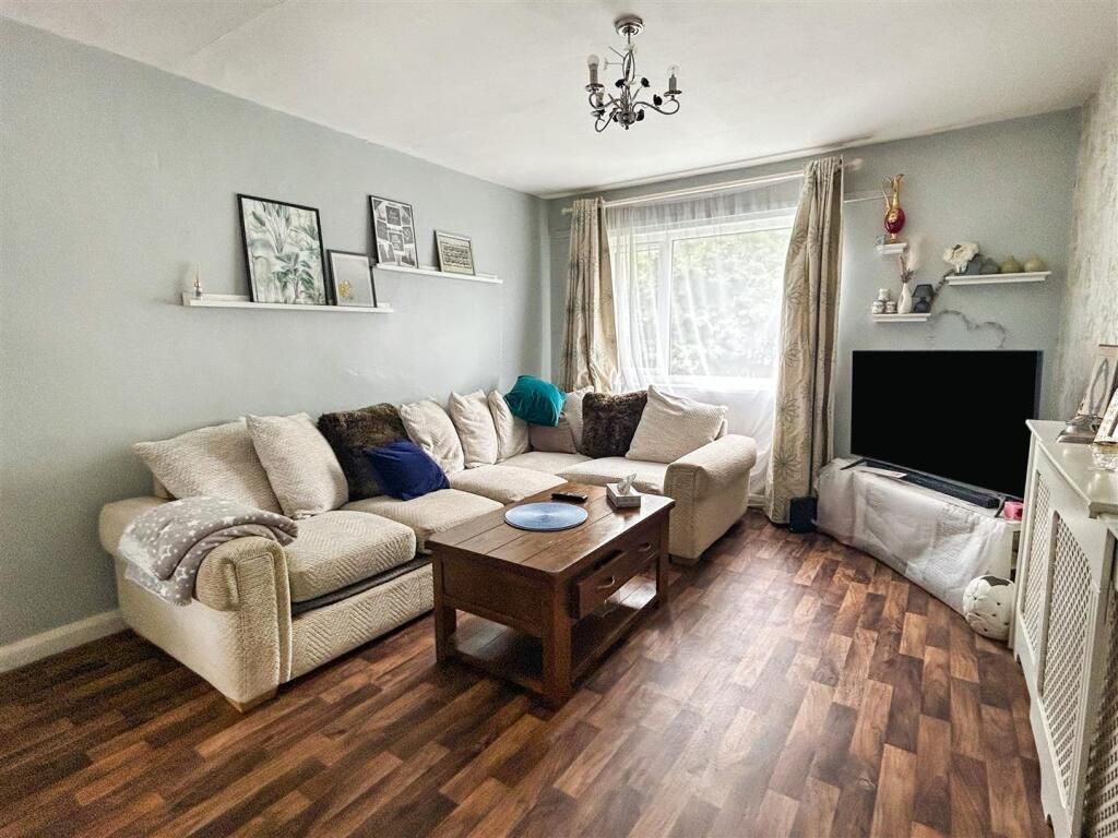 Property photo 2 of 11