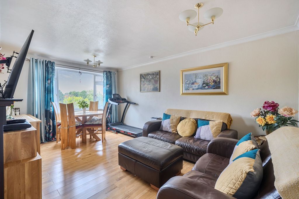 Property photo 2 of 20