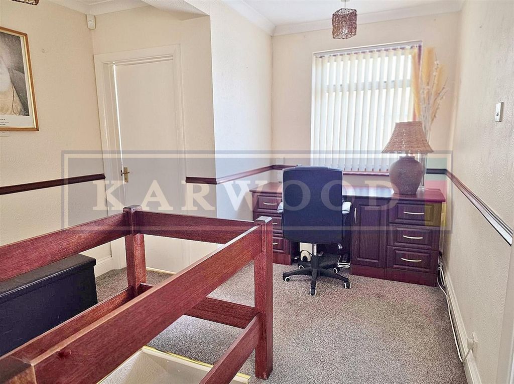 Additional image 14 of 4 bed semi-detached house for saleKingshill Avenue, Hayes UB4