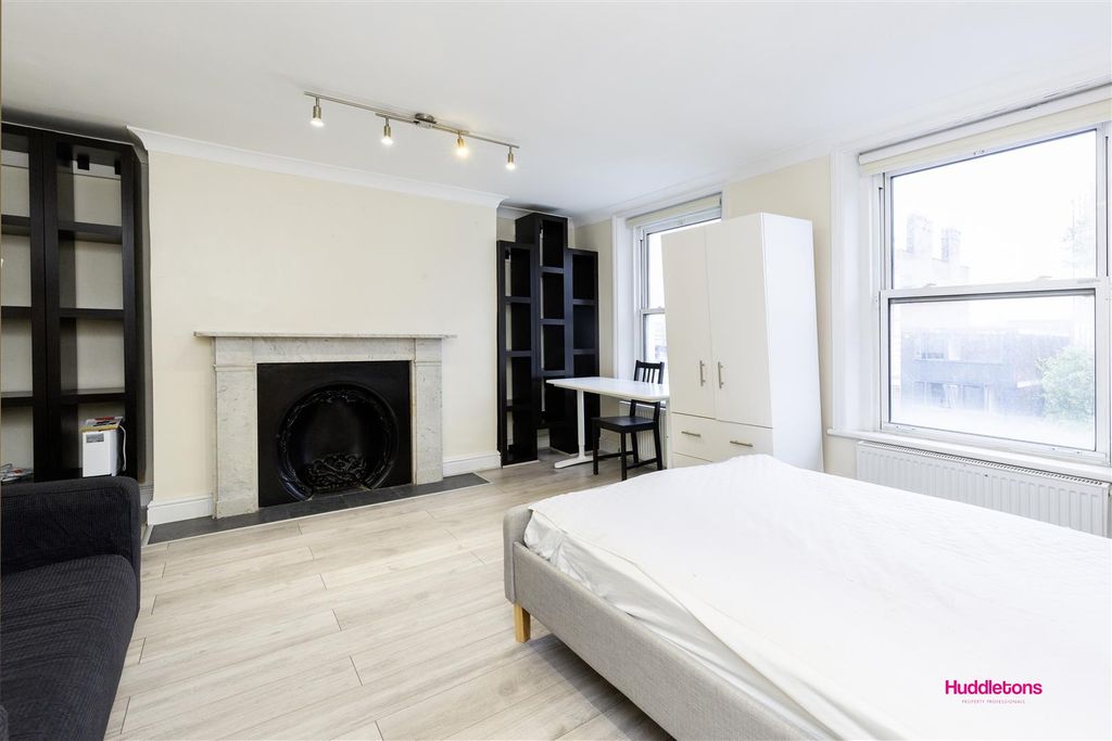 Property photo 2 of 16 F2 Prince Of Wales Passage -2.Jpg