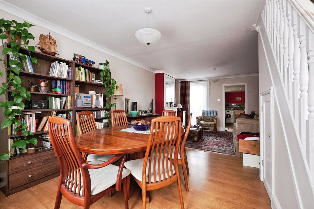 Property photo 2 of 37 Picture No. 14