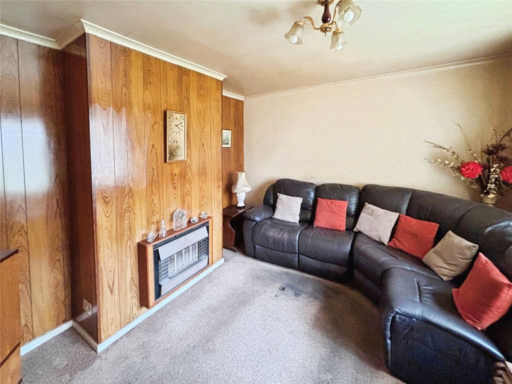 Property photo 3 of 13 Lounge