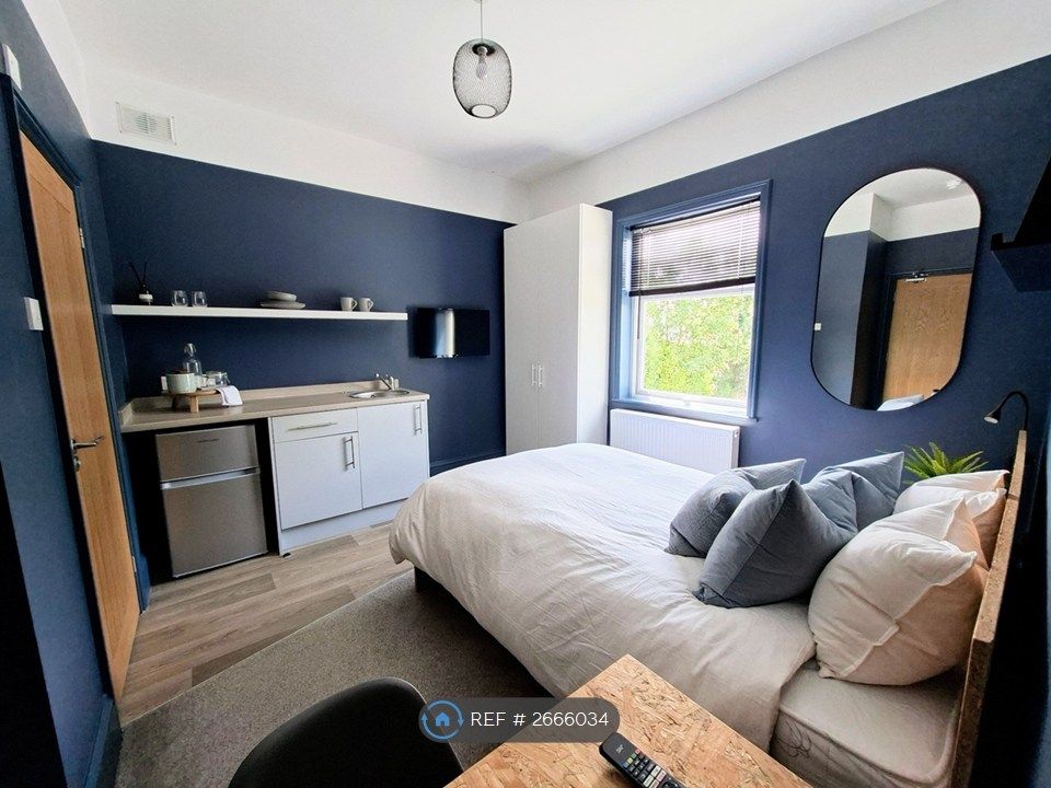 Property photo 1 of 14 Room 3 - Ensuite + Kitchenette