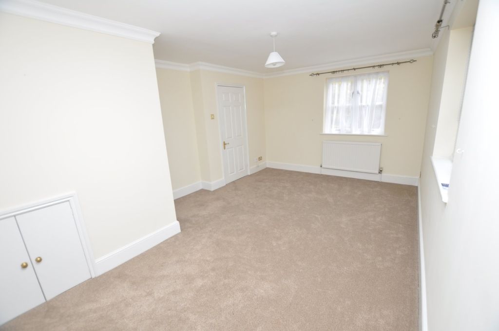Property photo 2 of 9 Photo 02