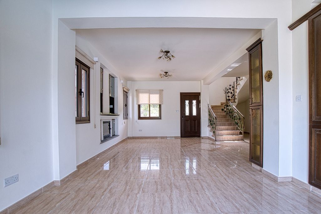 Property photo 3 of 33