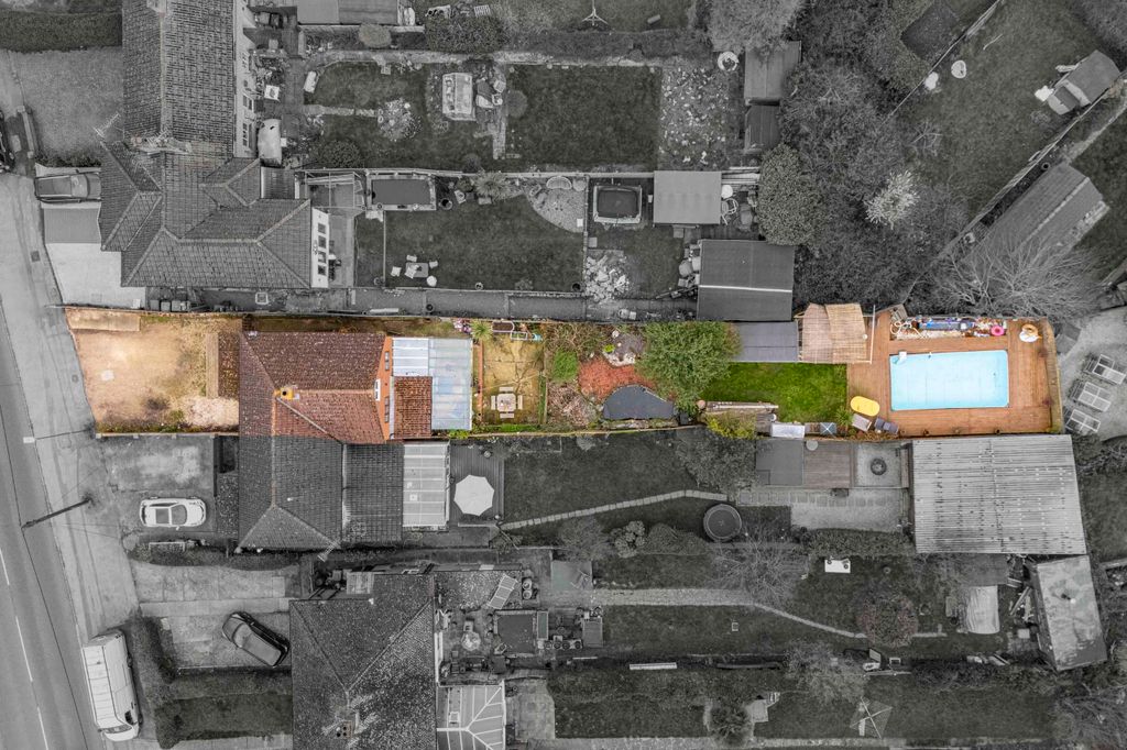 Property photo 3 of 20 118 Little Marlow Rd, Sl7 1Hg Drone (Low Res)-3