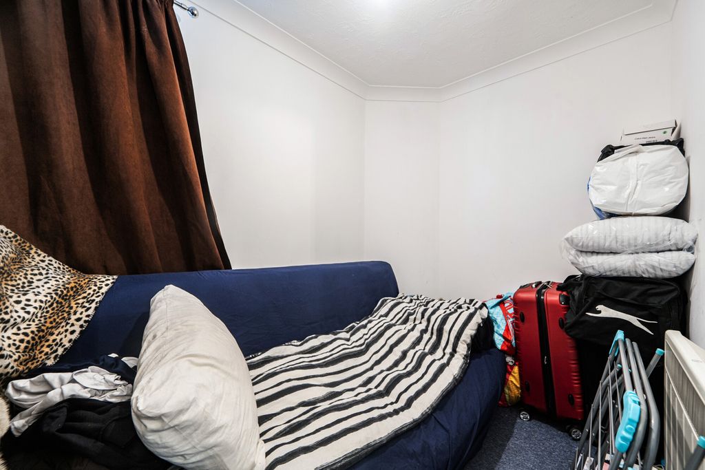 Property photo 3 of 15 1418666-11-699c50...