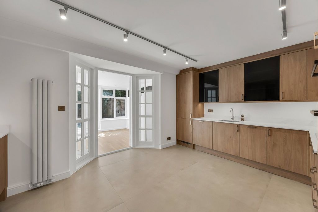 Property photo 2 of 13 Picture No. 02