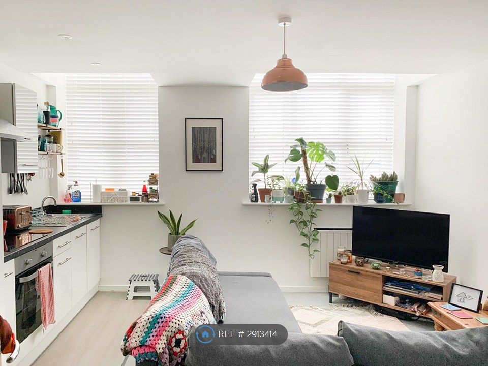 Property photo 1 of 12 Kitchen/Living 4