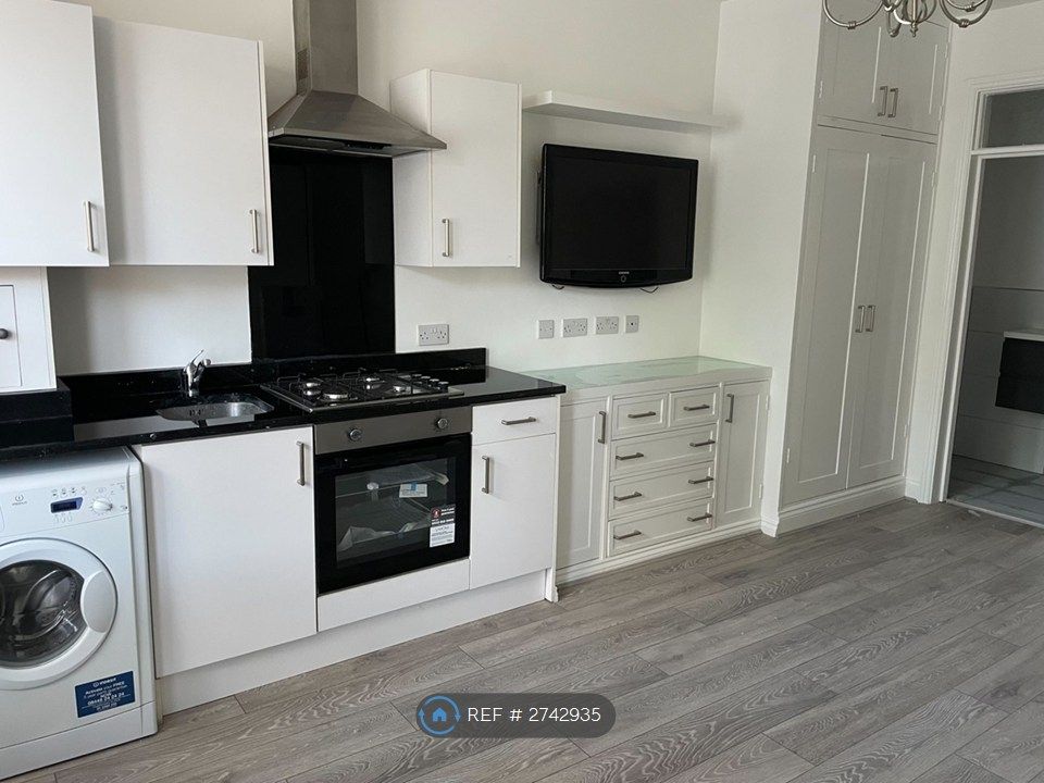 Property photo 3 of 5 Studio